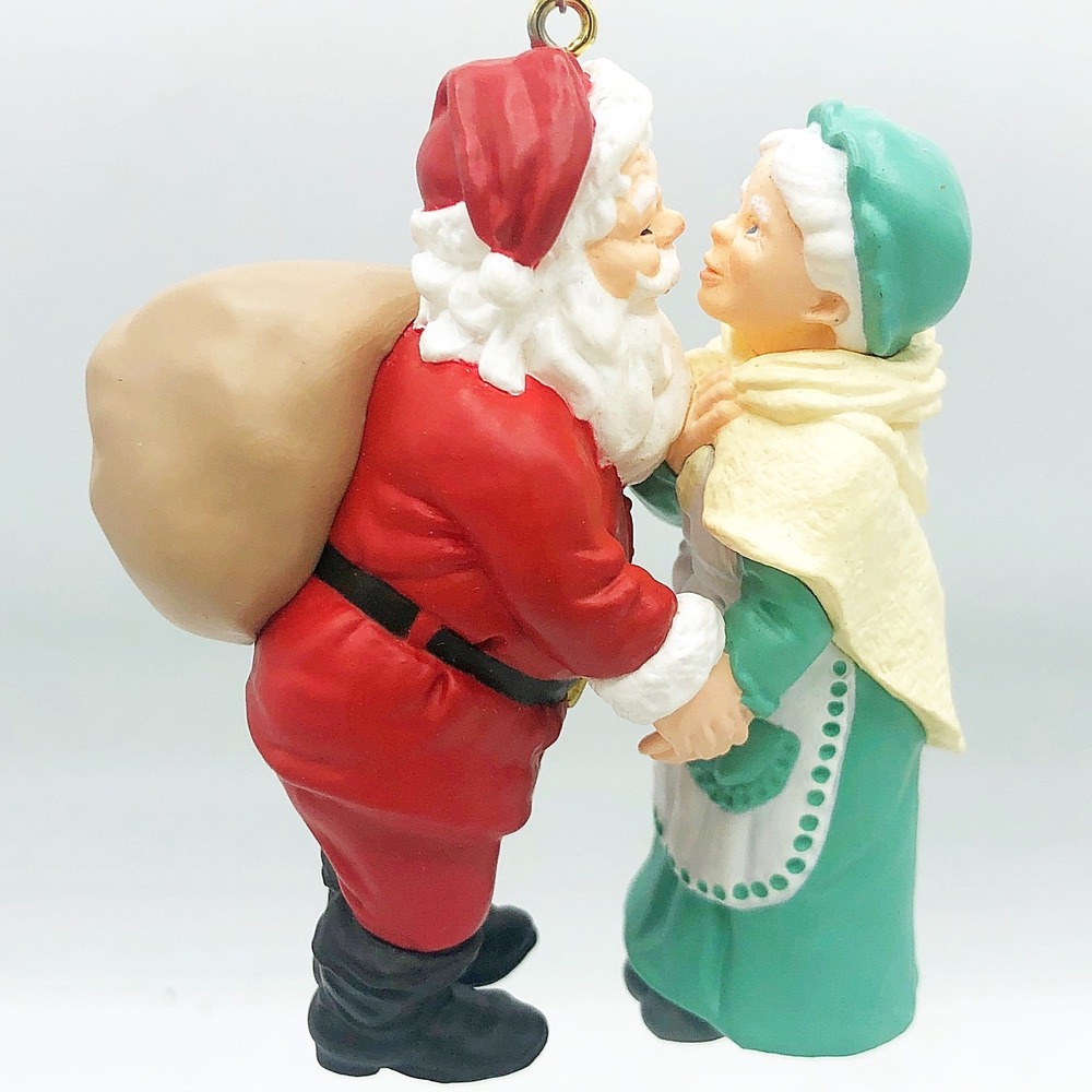Hallmark Ornament Christmas‎ Eve Kiss Mr Mrs Claus 1995